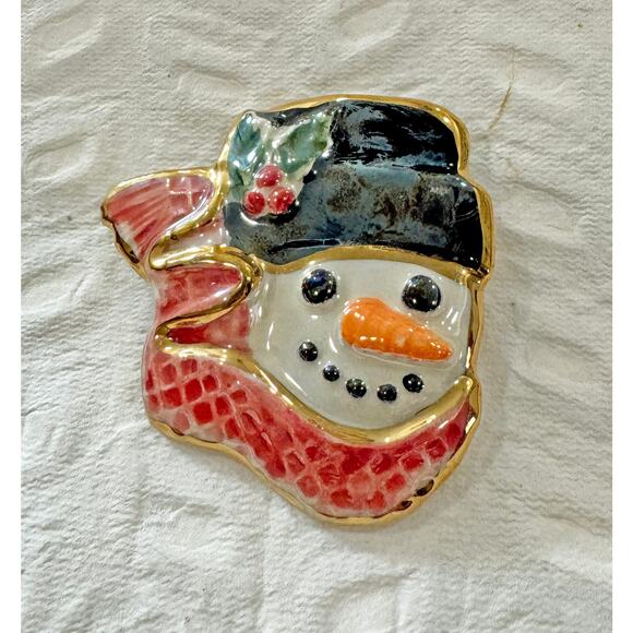 Unknown Jewelry - Vintage Ceramic Snowman Pin Brooch with Gold Trim  CP01